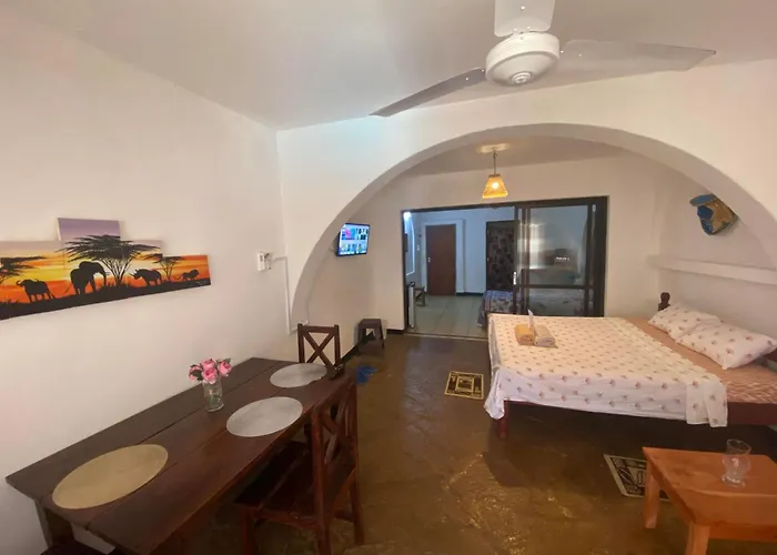 Tradewinds Lodge