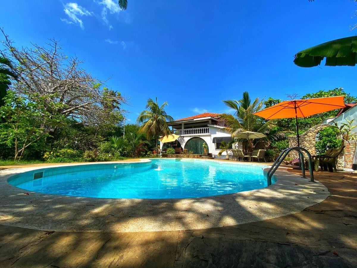 Lodge Tradewinds