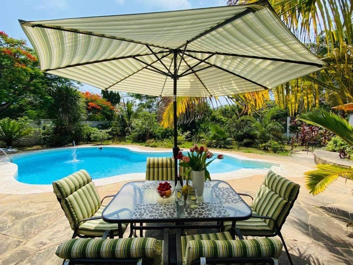 Tradewinds Lodge