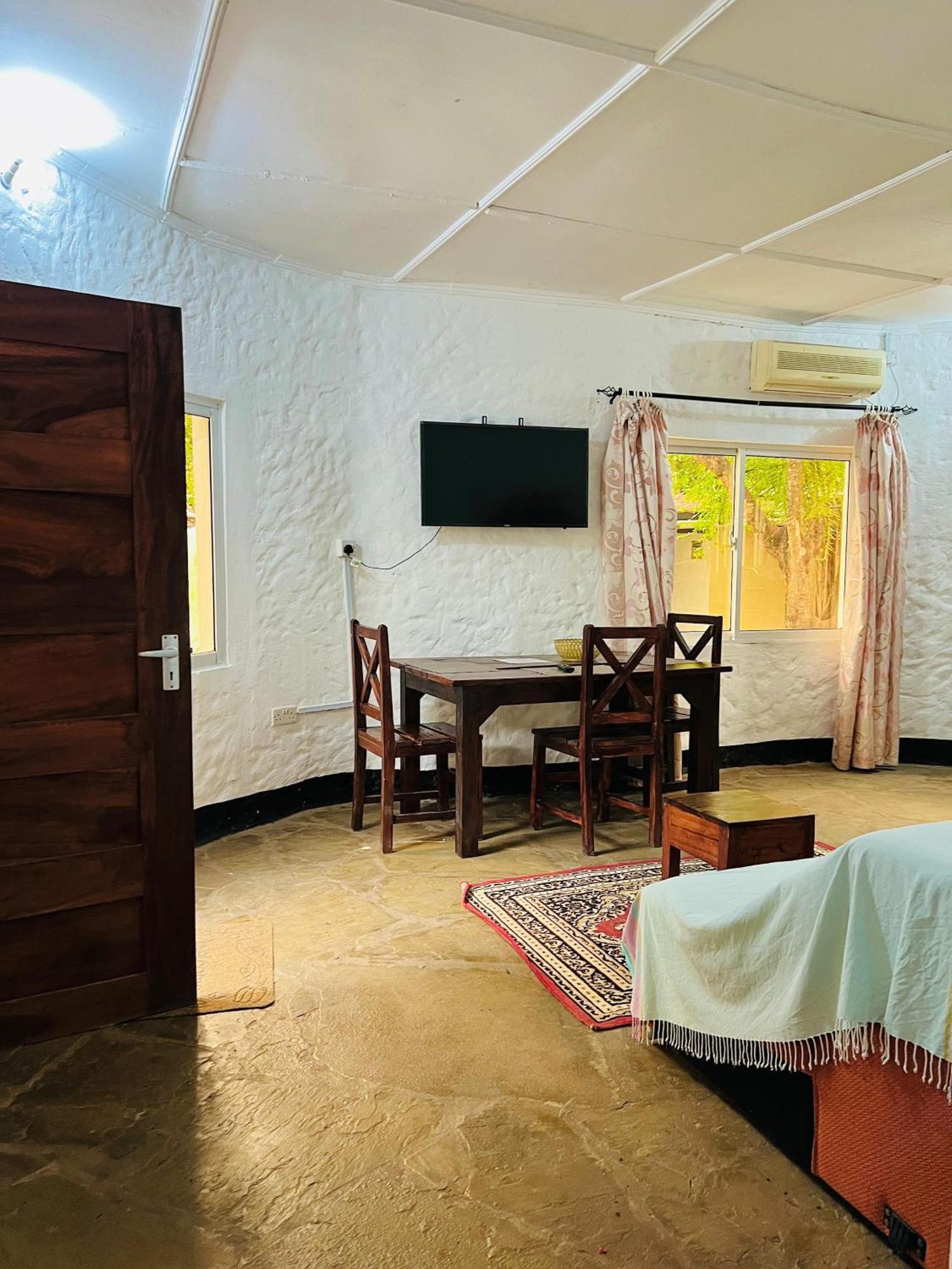 Tradewinds Lodge Diani Beach