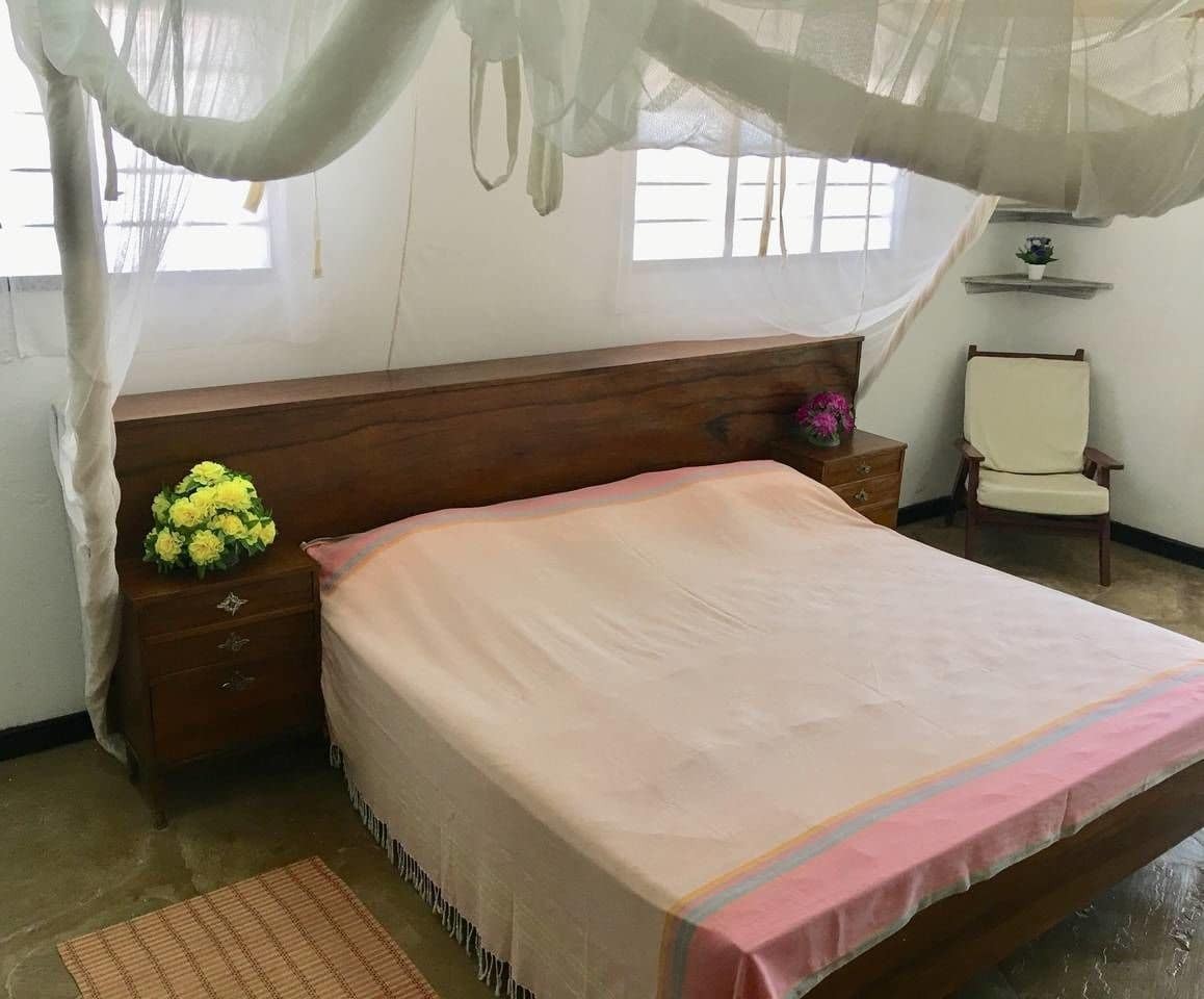 Tradewinds Lodge *